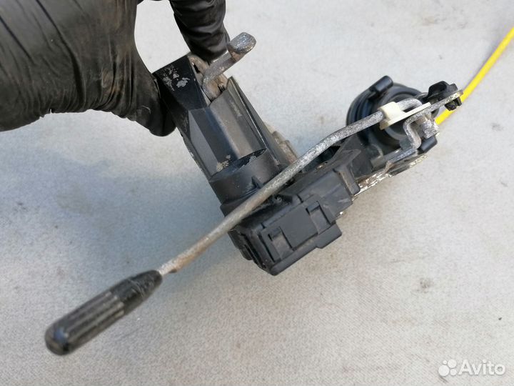 Замок двери передний левый Mercedes-Benz E-Class W