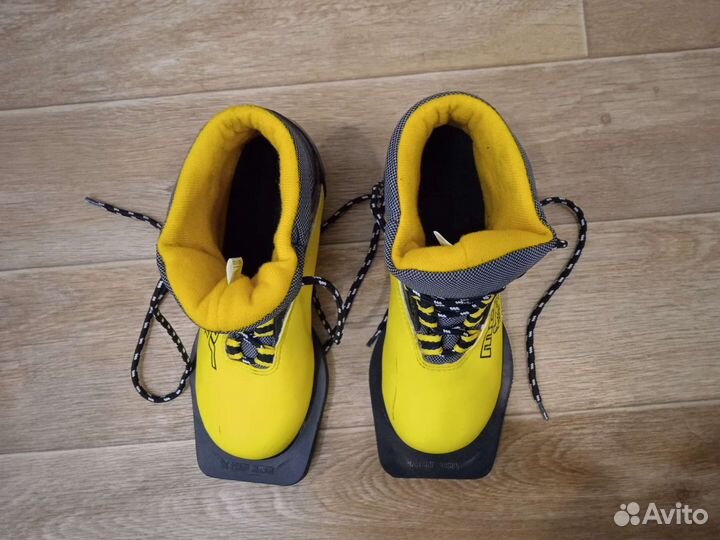 Лыжные ботинки