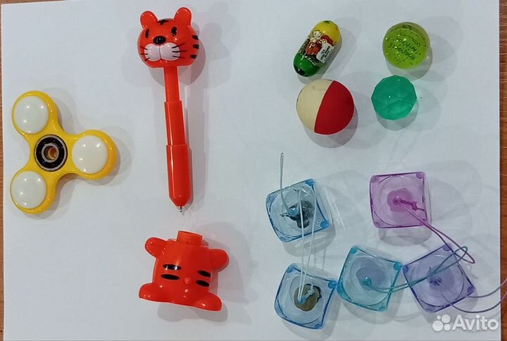 Фигурки из перекрёстка 5 шт и др игрушки пакетом