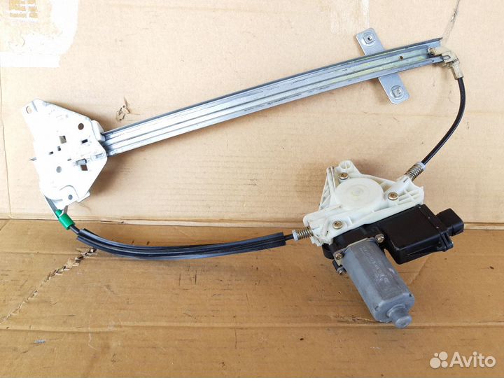 Стеклоподъёмник передний левый Митцубиси Каризма