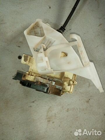 Замок двери задний левый Volkswagen Passat B6 CAX