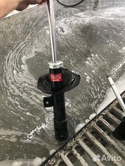 Стойки лансер 10 KYB