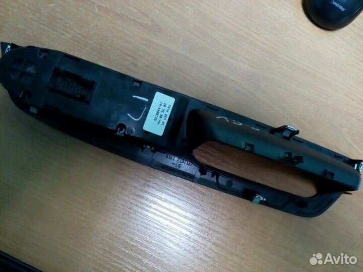 Блок управления стеклоподъемниками передний левый