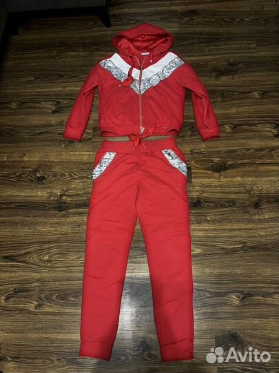 Спортивный костюм женский