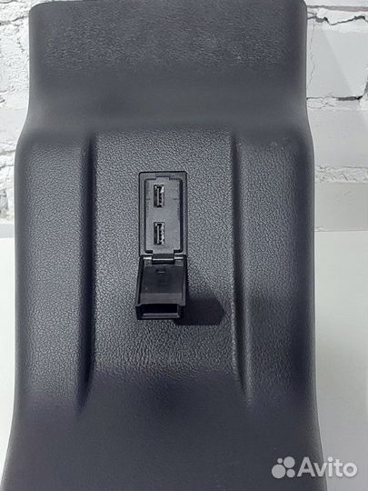 Задняя стенка центральной консоли Mitsubishi