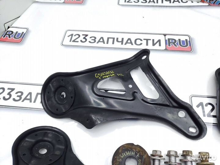 Крепление передней балки (комплект ) Toyota