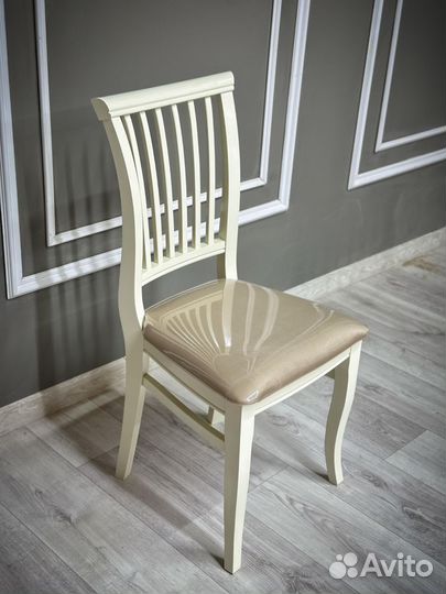 Стол и стулья