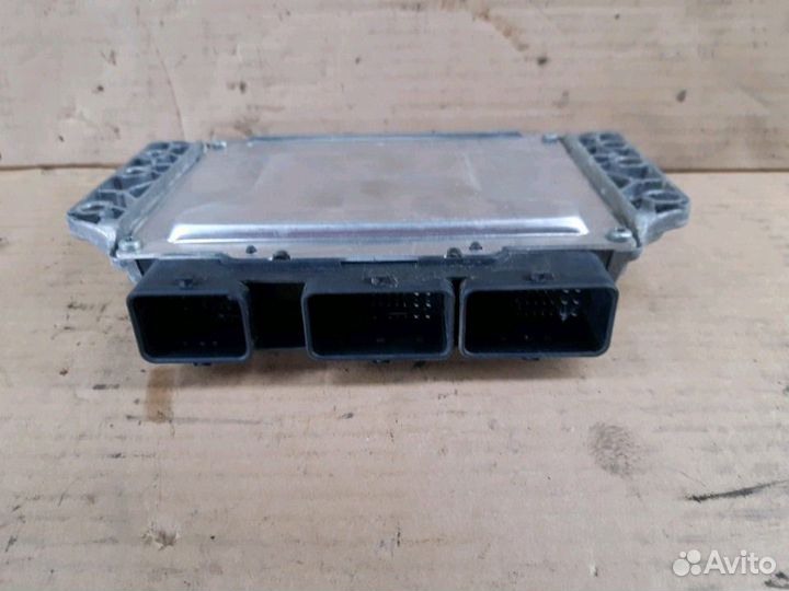 Блок управления двигателем Рено Дастер 237101414R