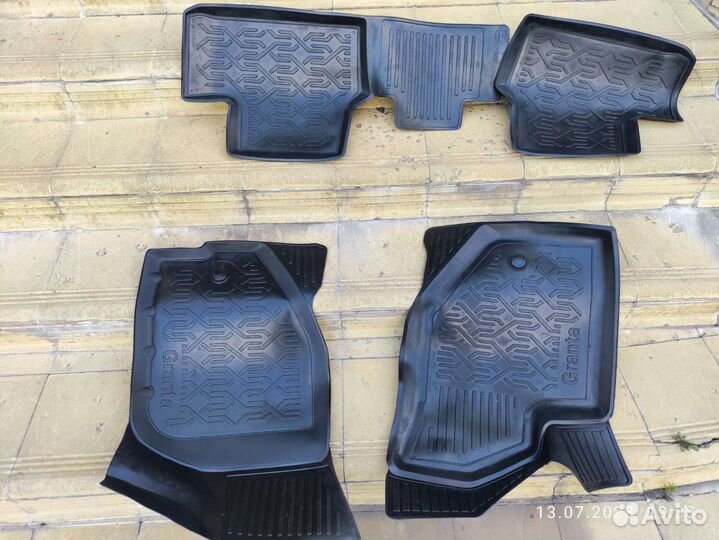 Коврики резиновые в машину