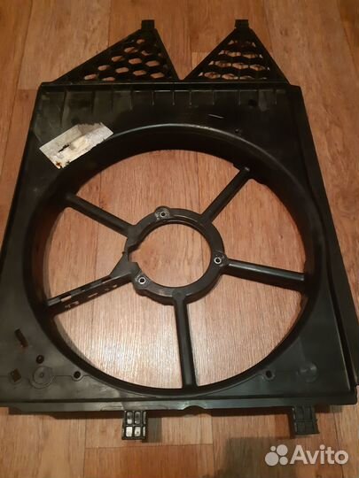 Диффузор вентилятора охлаждения на Шкоду Фабия 2