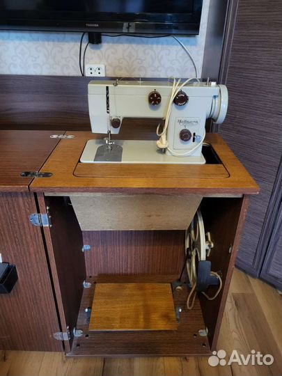 Швейная машина Чайка 143