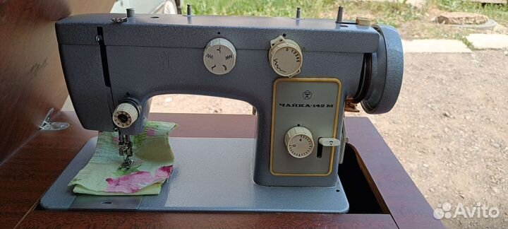 Швейная машина Чайка 142