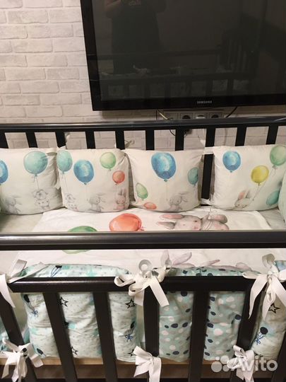 Кроватка-маятник венге, с набором подушечек