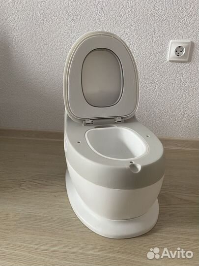 Детский горшок в виде унитаза