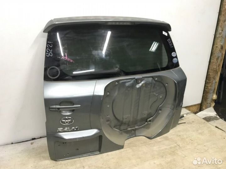 Крышка багажника Toyota Rav4
