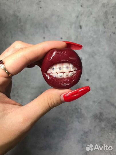 Брошь губки с брекетами