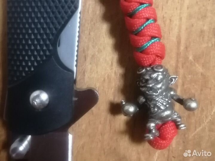 Темляк для ножа, Бомбист