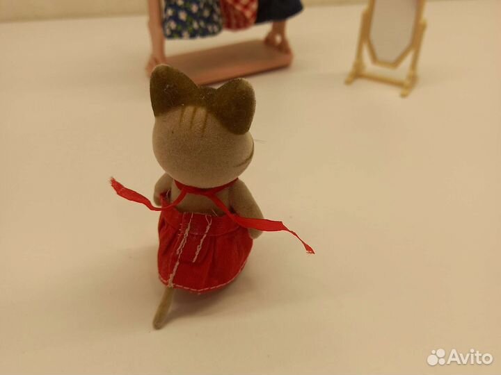 Sylvanian families котёнок с магазином одежды