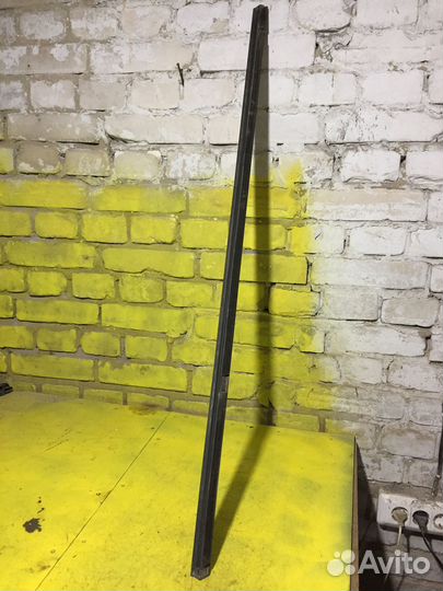 Накладка стекла переднего левого Citroen C4