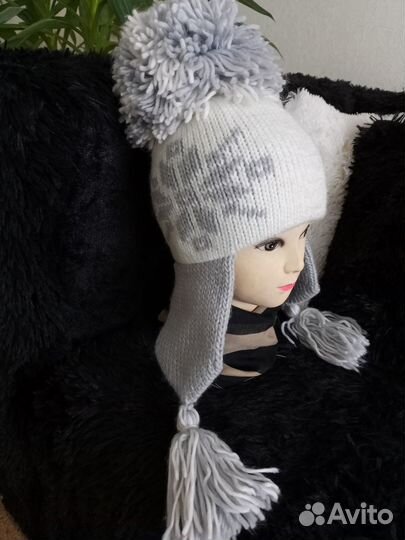 Шапка ушанка вязаная с большим помпоном