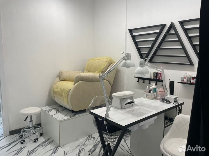 Аренда маникюрного кабинета в студии красоты