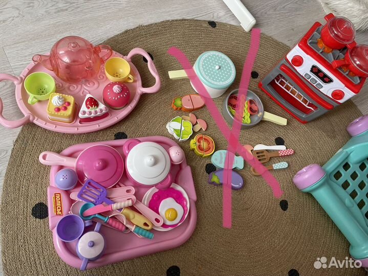 Детская посуда, плита, продукты