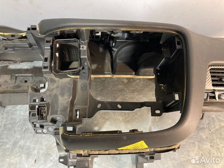 Торпедо Mitsubishi Outlander 3 панель безопасности