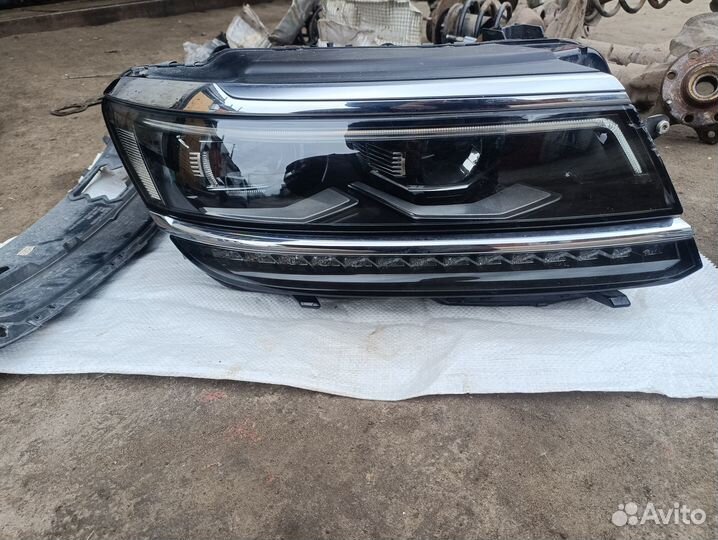 Фара правая Volkswagen Tiguan led 5nb941082d