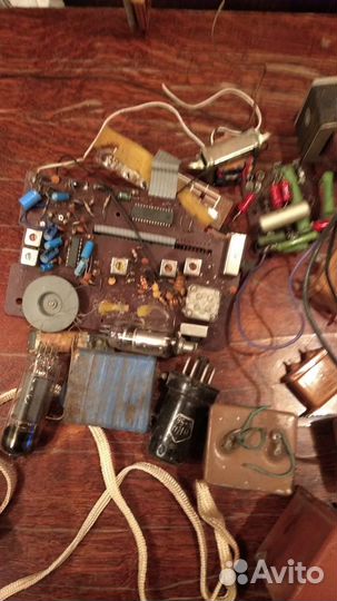 Конденсаторы и запчасти радиотехники