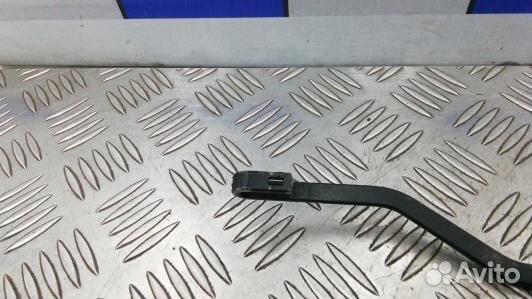 Щеткодержатель лобового стекла jeep grand cherokee