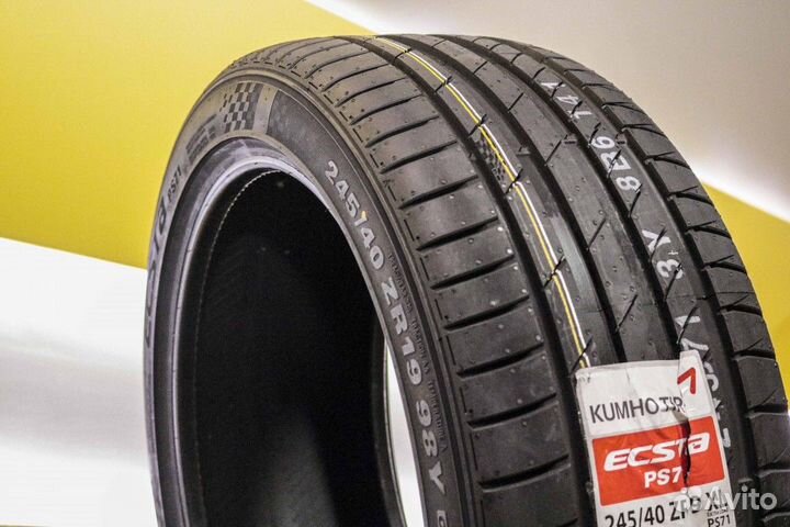 Kumho Ecsta PS71 285/35 R22