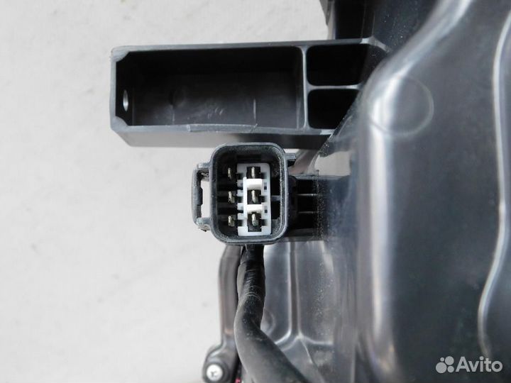 Фара правая Toyota Land Cruiser Prado