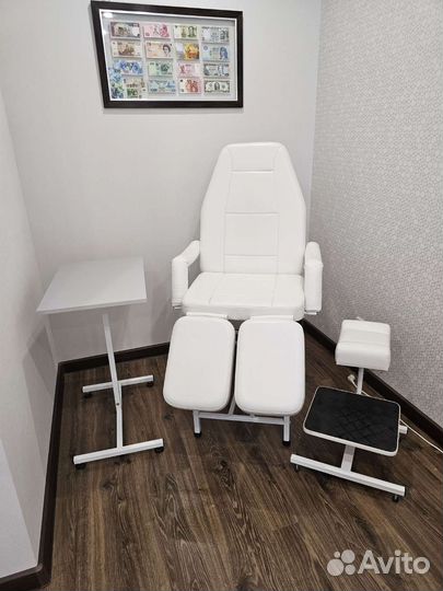 Кресло для педикюра подставка и столик