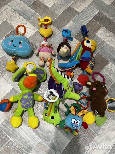 Игрушки на коляску или развивающий коврик