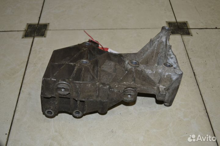 Кронштейн гур Renault Logan