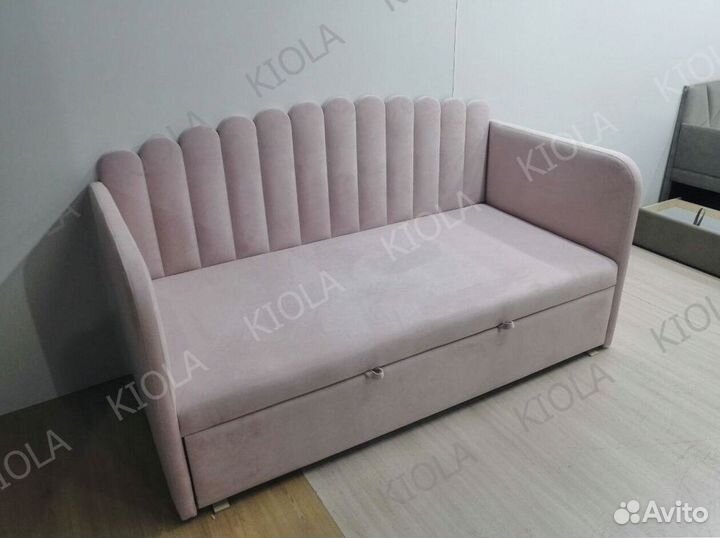 Детская кровать с бортиком