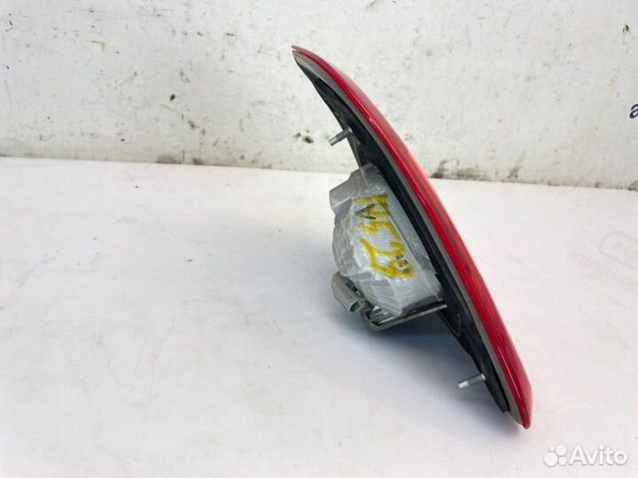 Фонарь в крышку багажника правый Toyota Corolla