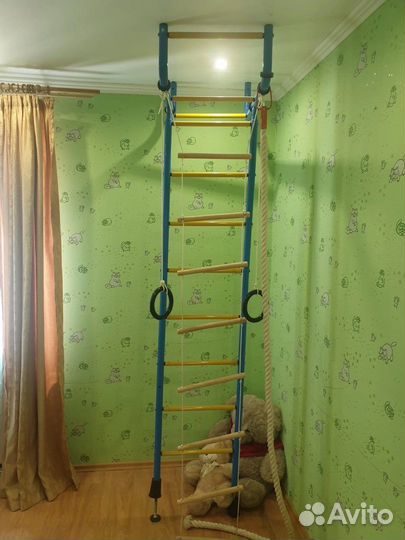 Детская спортивная шведская стенка