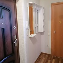 2-к. квартира, 43 м², 1/3 эт.