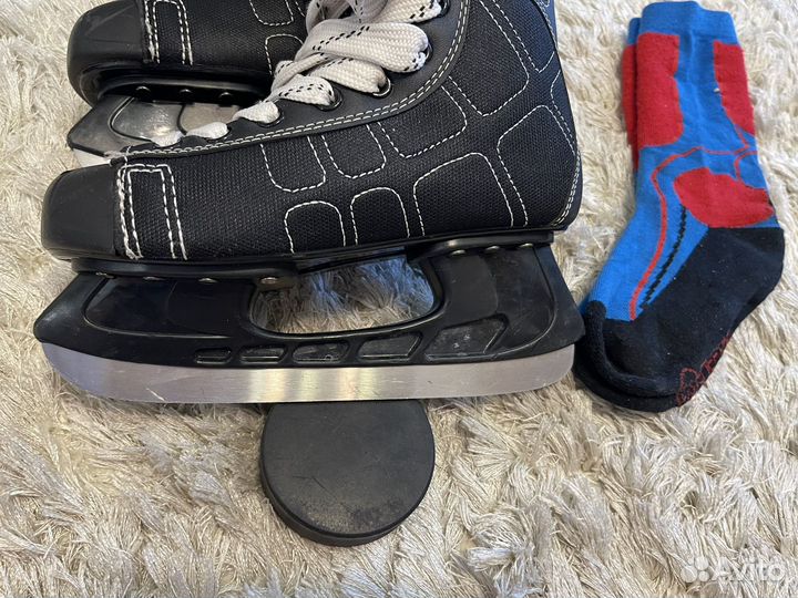 Коньки хоккейные 34 р шайба и носки в подарок