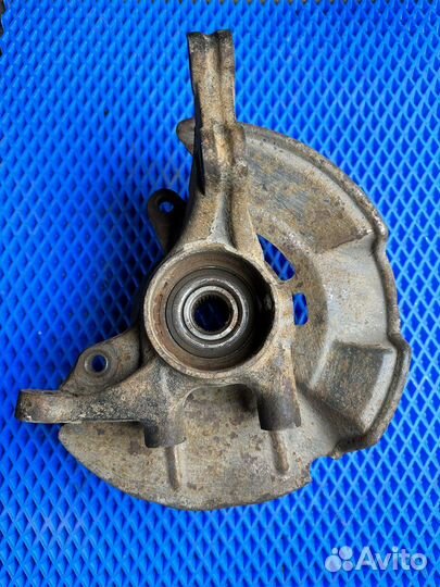 Поворотный кулак левый Hyundai Elantra hd