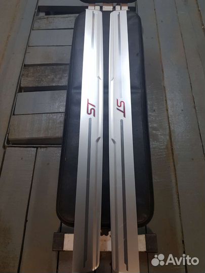 Накладки на пороги focus st 3D