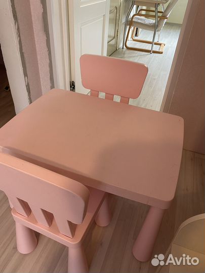 Детский стол IKEA маммут + 2 стула