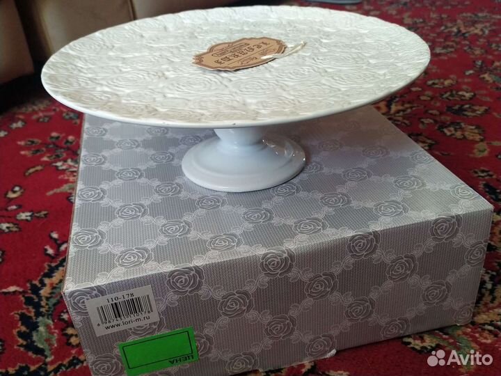 Тортовница на ножке