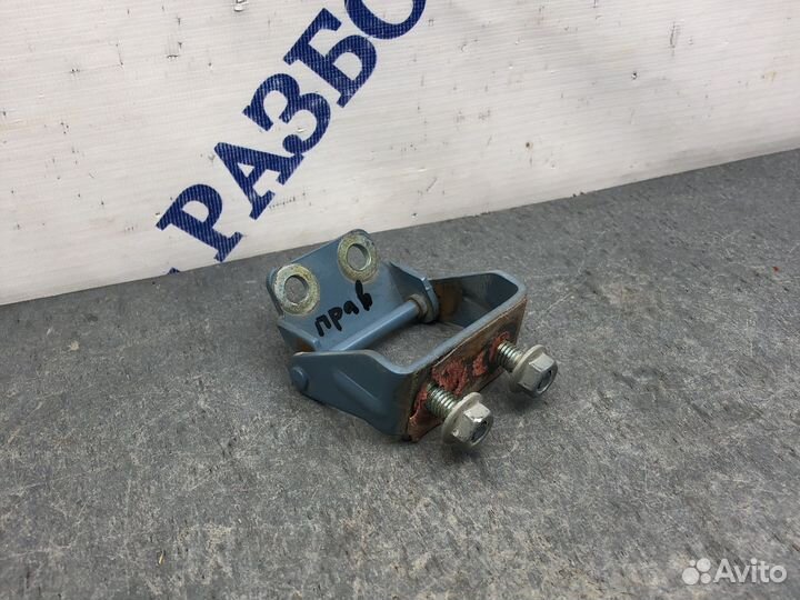 Прав петля багажника aveo т200