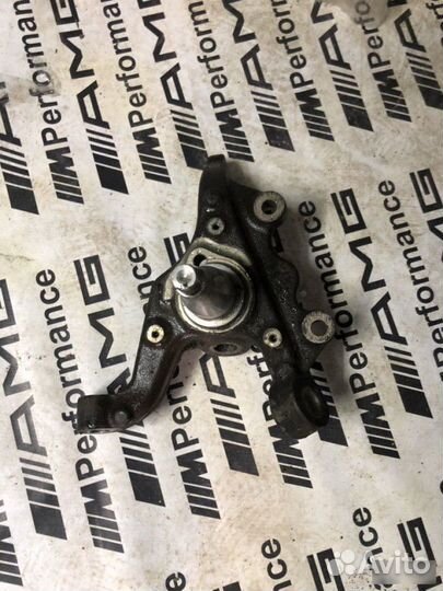 Поворотный кулак передний левый Mercedes-Benz E