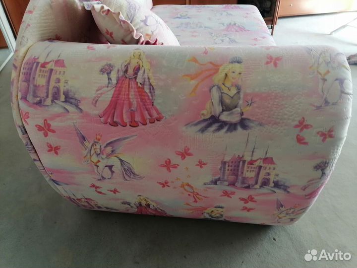 Диван-кровать для девочки