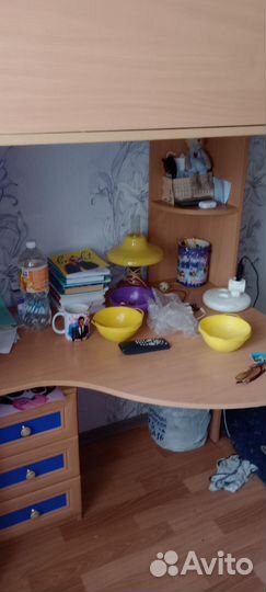 Детский уголок с кроватью и столом