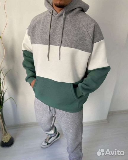 Стильный плотный спортивный костюм