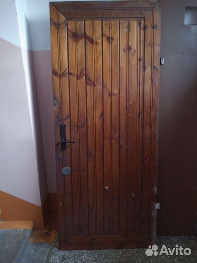 Дверь входная деревянная